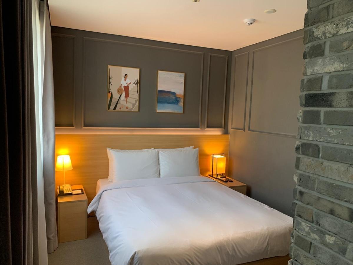 סוואן Vella Suite Hotel מראה חיצוני תמונה