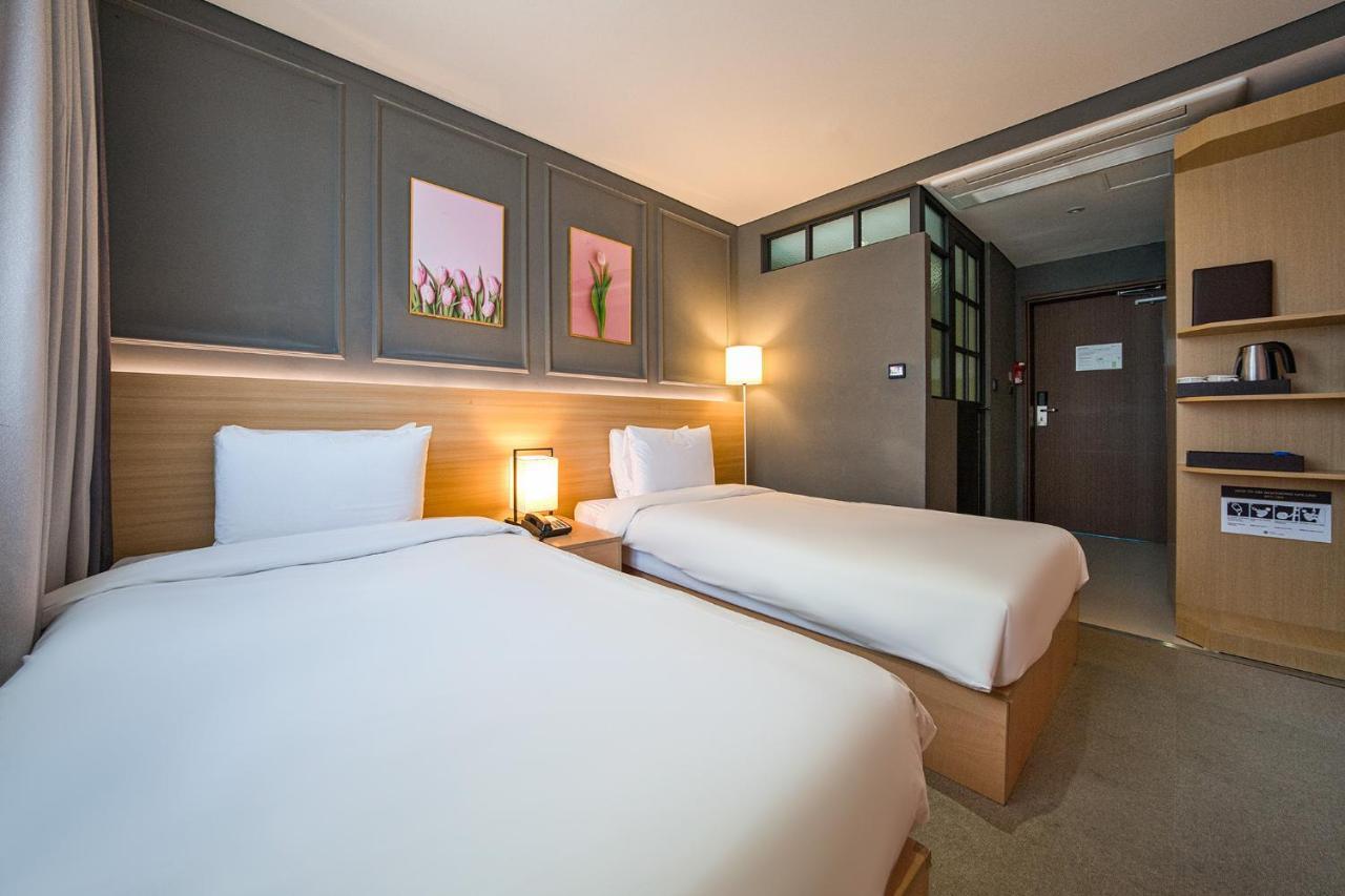 סוואן Vella Suite Hotel מראה חיצוני תמונה
