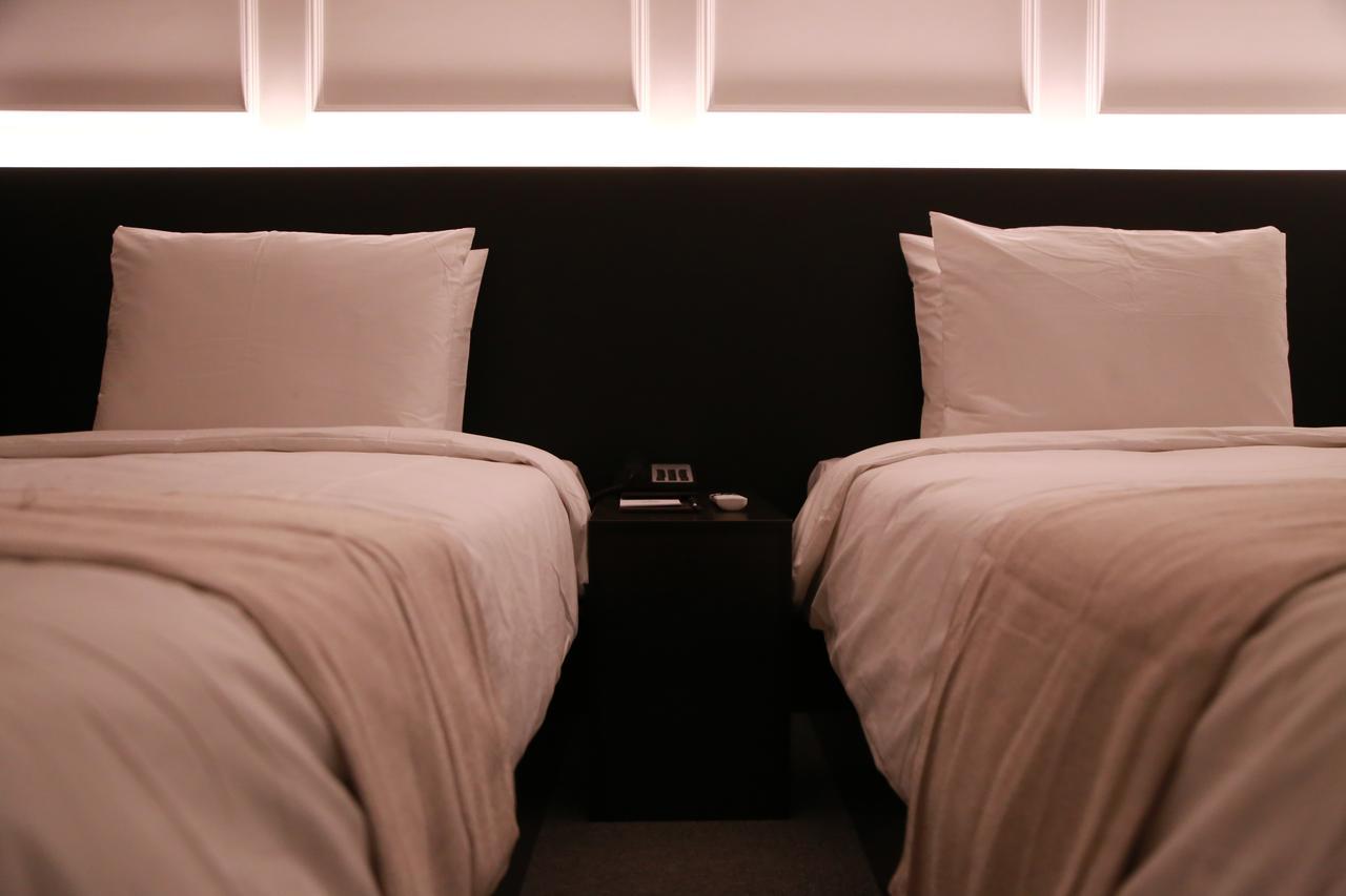 סוואן Vella Suite Hotel מראה חיצוני תמונה