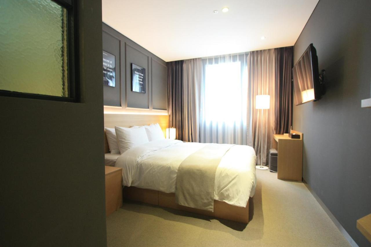 סוואן Vella Suite Hotel מראה חיצוני תמונה