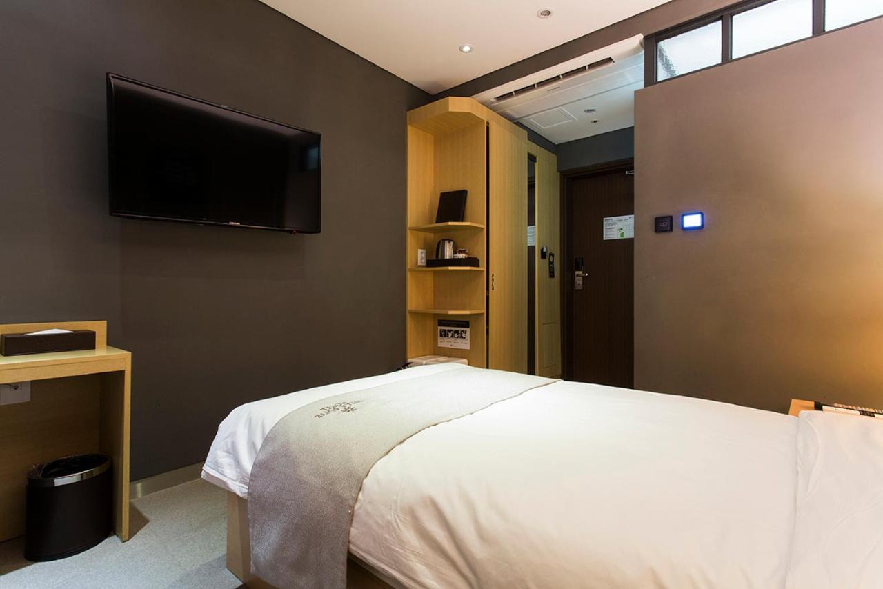 סוואן Vella Suite Hotel מראה חיצוני תמונה