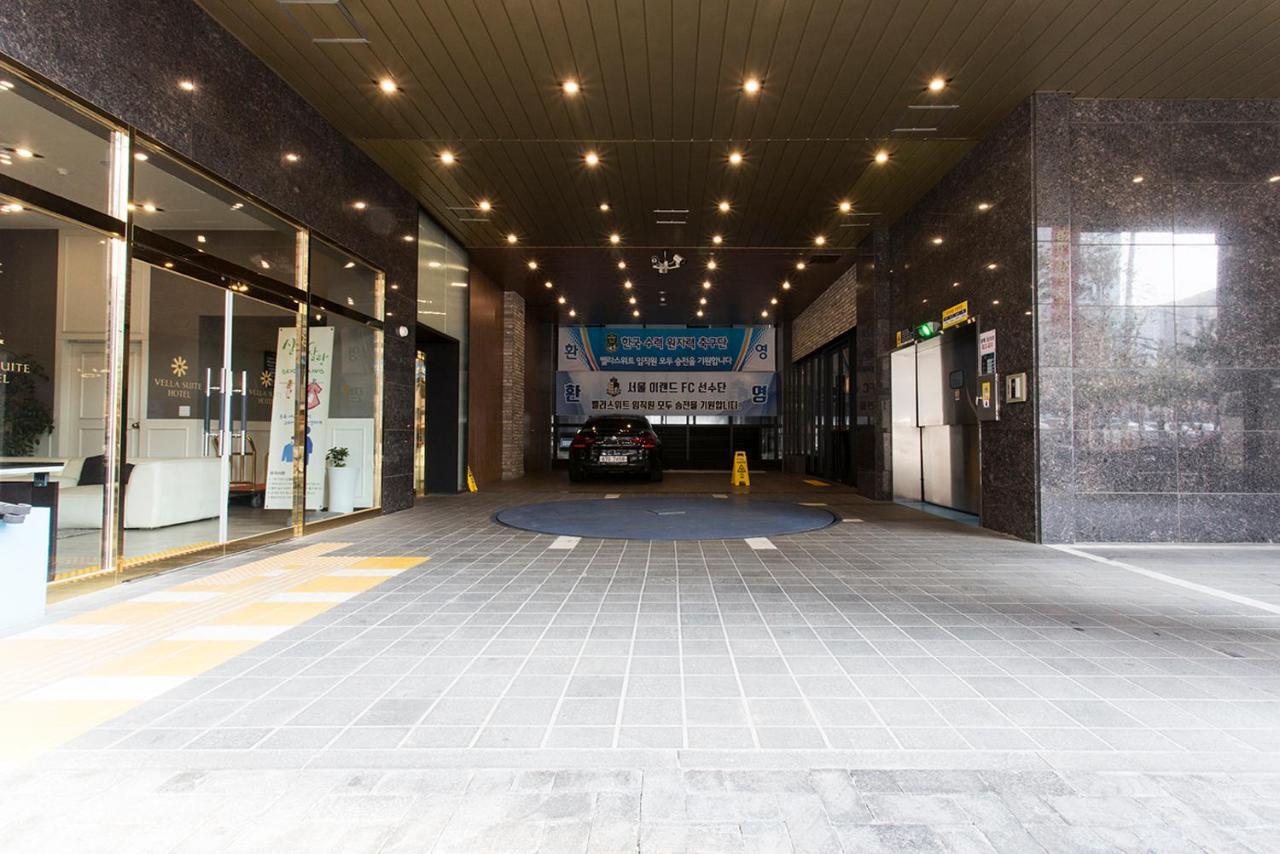 סוואן Vella Suite Hotel מראה חיצוני תמונה